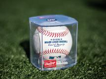 RAWLINGS MLB BASEBALL IN DISPLAY CUBE NA