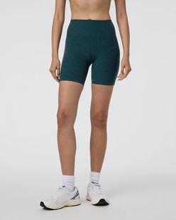  Vuori Women's Clean Elevation Shorty