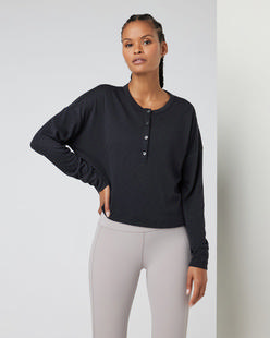 Vuori Women's Long Sleeve Sunrise Oversize Henley BLACK