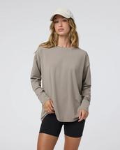 Vuori Women's Long-Sleeve Feather Tee COBBLESTONE