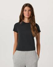 Vuori Women's Short Sleeve Feather Classic Tee WASHEDBLACK