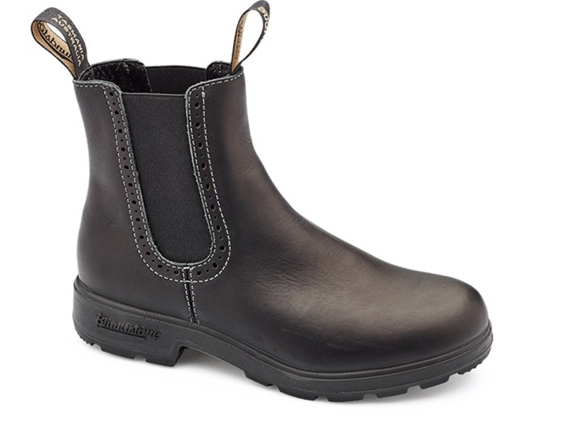 blundstones black leather
